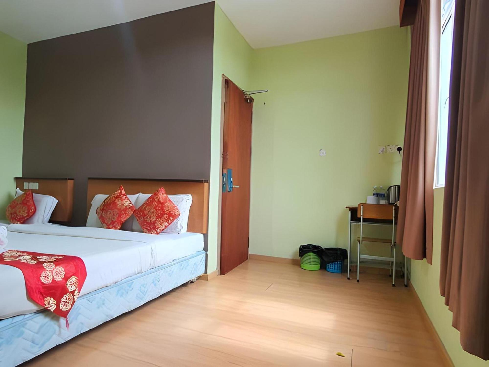 Oyo 90964 Melody 88 Inn Miri Exteriör bild