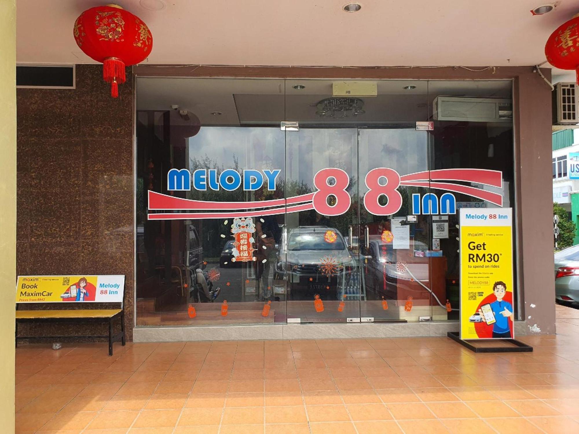 Oyo 90964 Melody 88 Inn Miri Exteriör bild